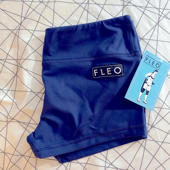 💙 FLEO 💙 original shorts. Size Medium. BNWT. - Picture 2 of 2